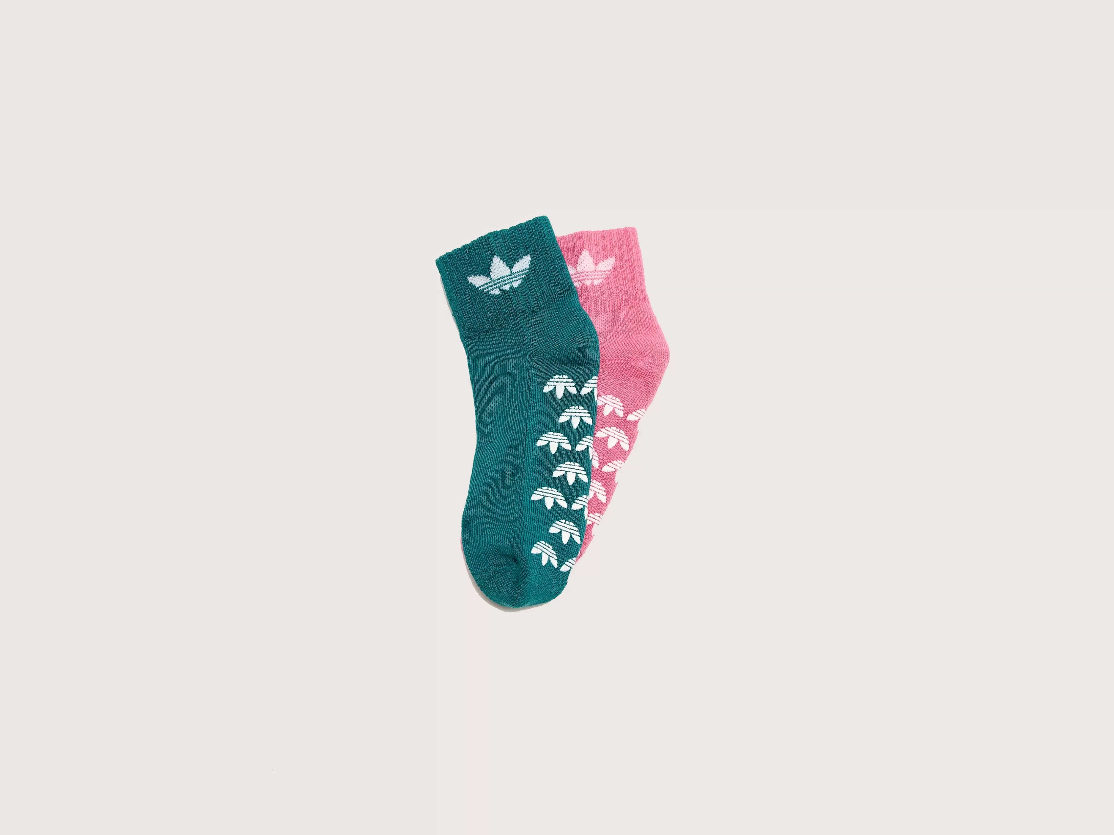 ¡Calcetines Antideslizantes Adidas para Peques - Nuevo Diseño Infantil con Suela Segura!