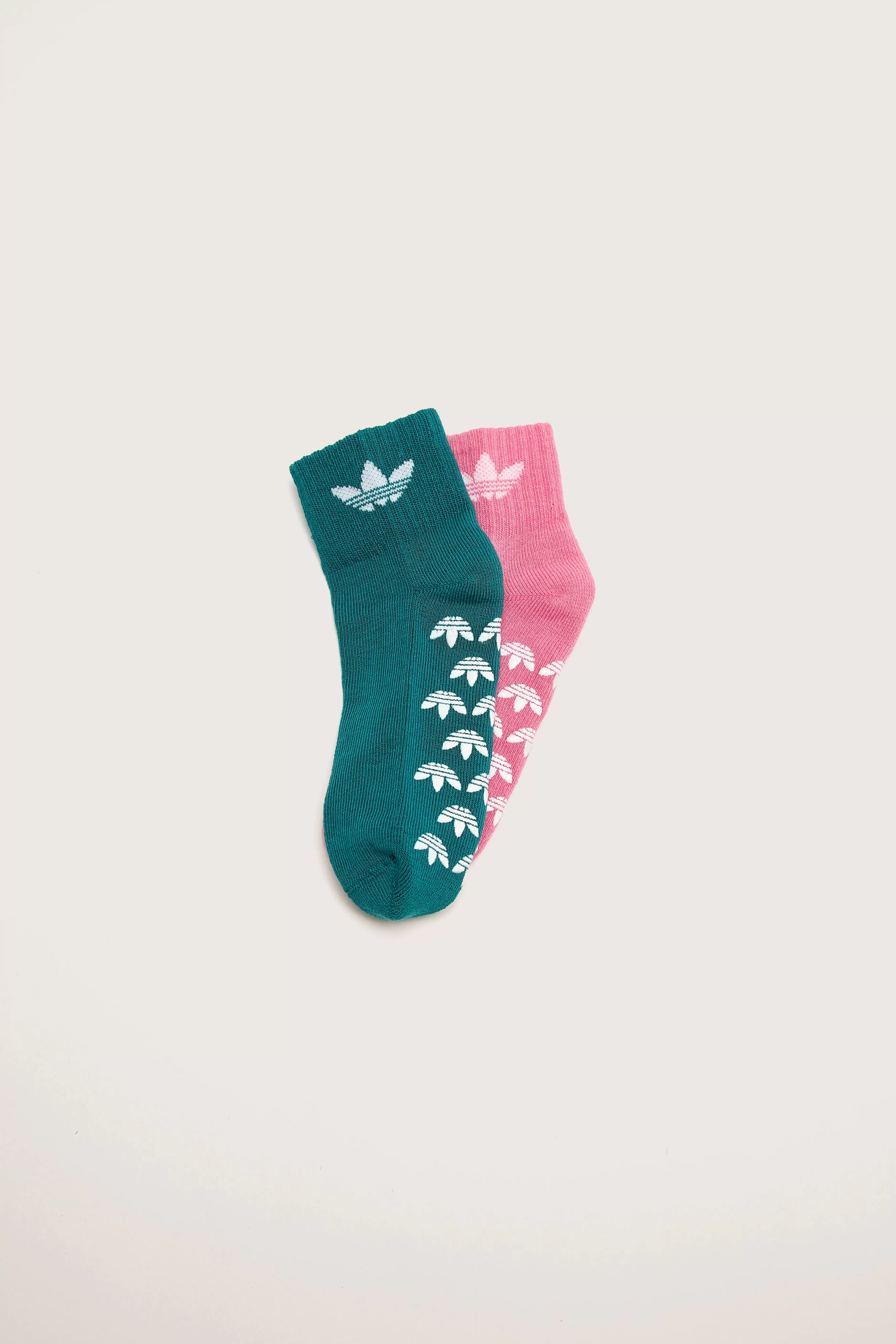 ¡Calcetines Antideslizantes Adidas para Peques - Nuevo Diseño Infantil con Suela Segura!