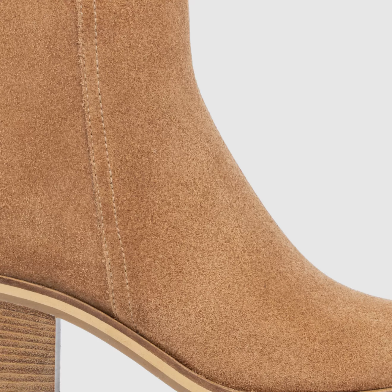Botas Aquatalia Bellina: Colección Exclusiva de Whisky y Cuero en Tienda Especializada Madrid