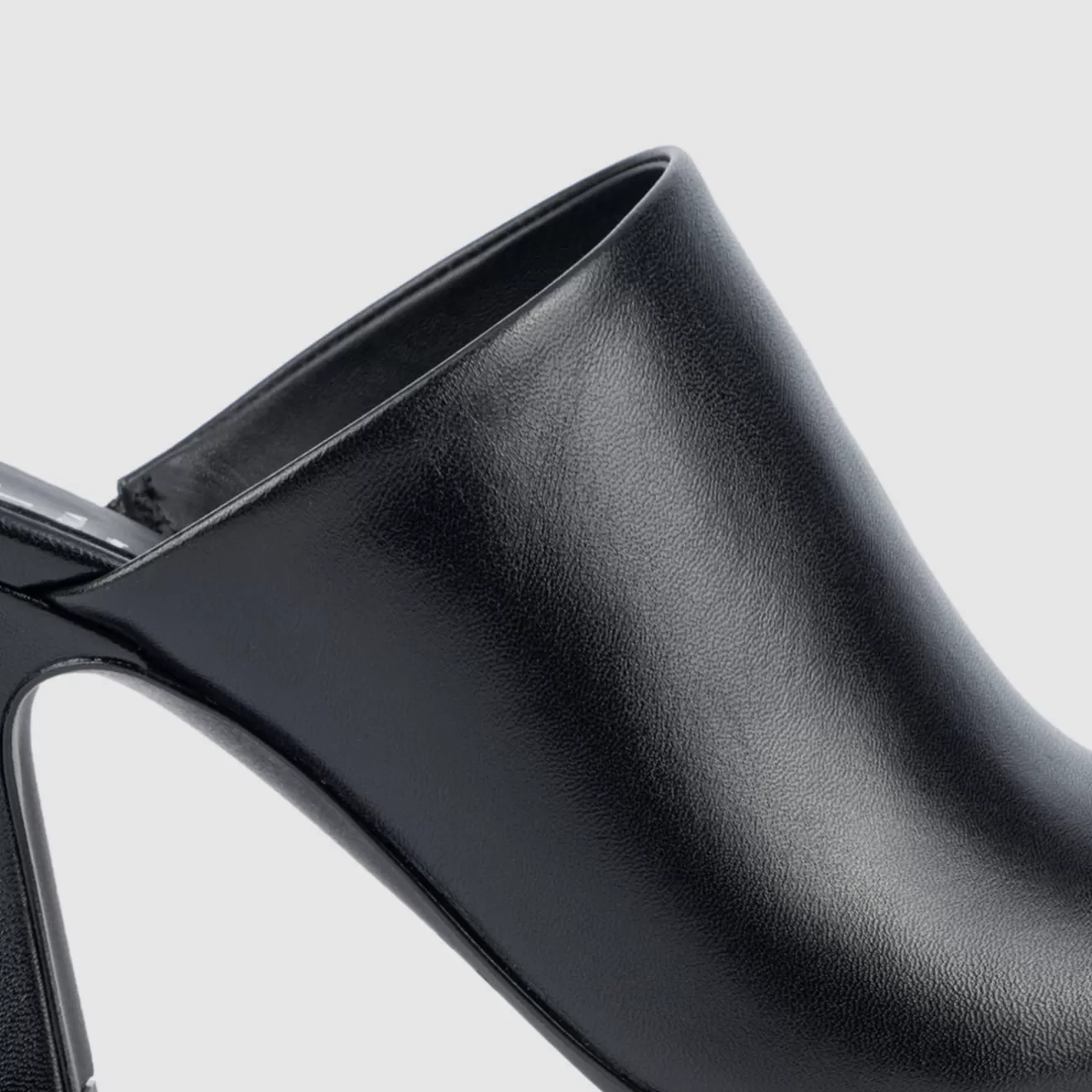 Botines Elegantes Carmina de Aquatalia - Tacones Impermeables de Piel para Mujer Invierno 2024