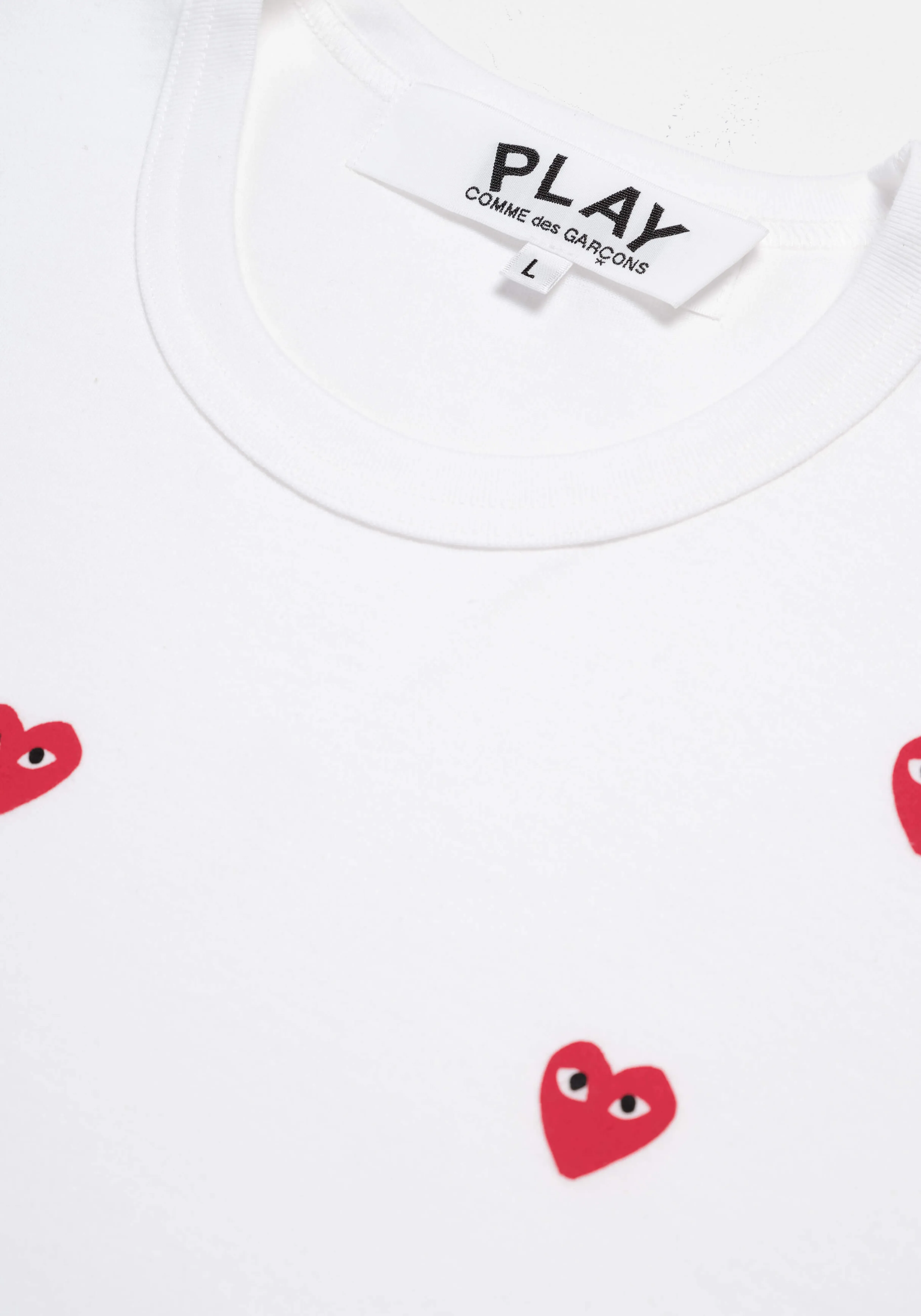 Camiseta básica MKI Miyuki Zuku x Comme des Garçons con estampado multicolor de corazones - Colección urbana unisex