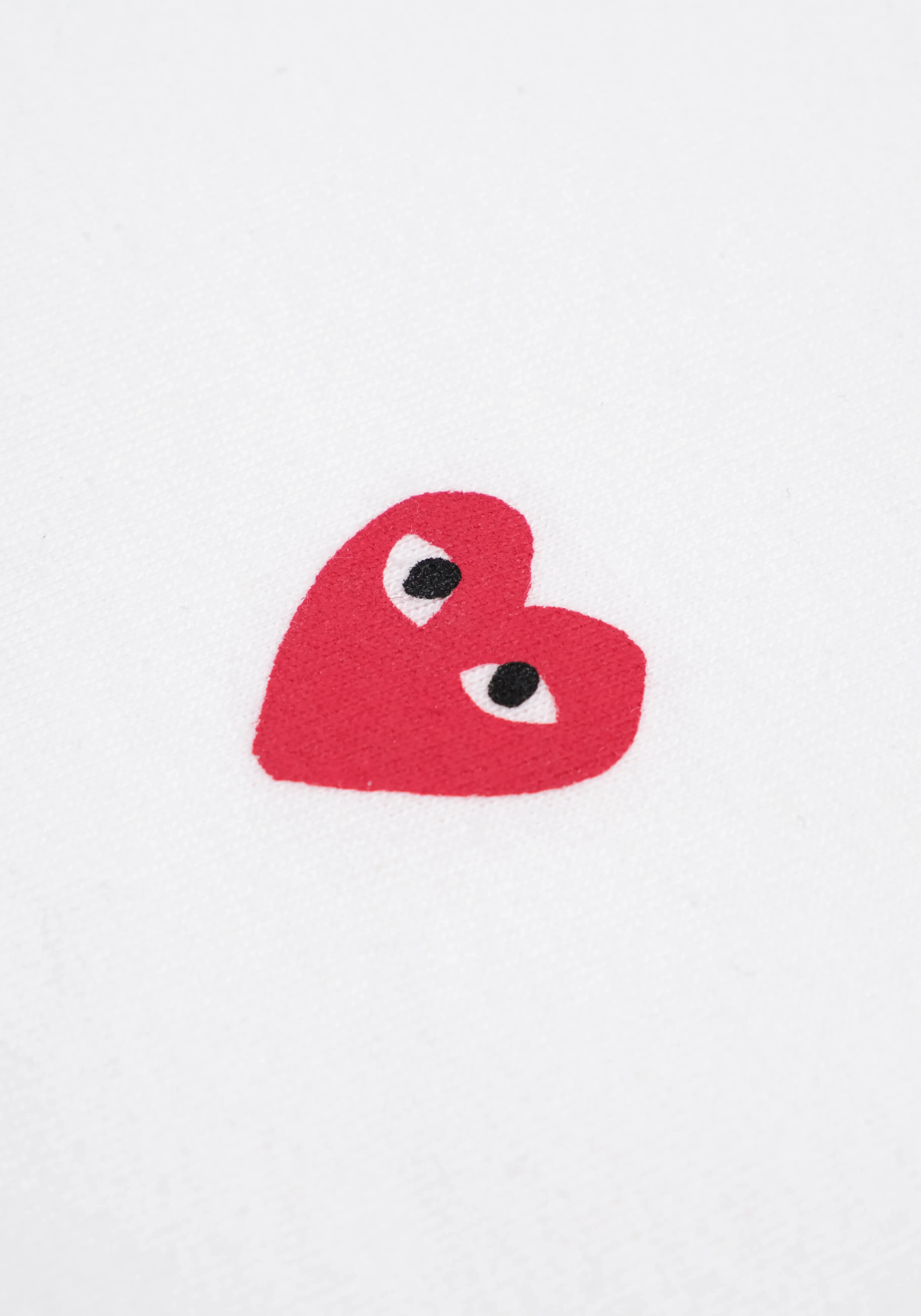 Camiseta básica MKI Miyuki Zuku x Comme des Garçons con estampado multicolor de corazones - Colección urbana unisex