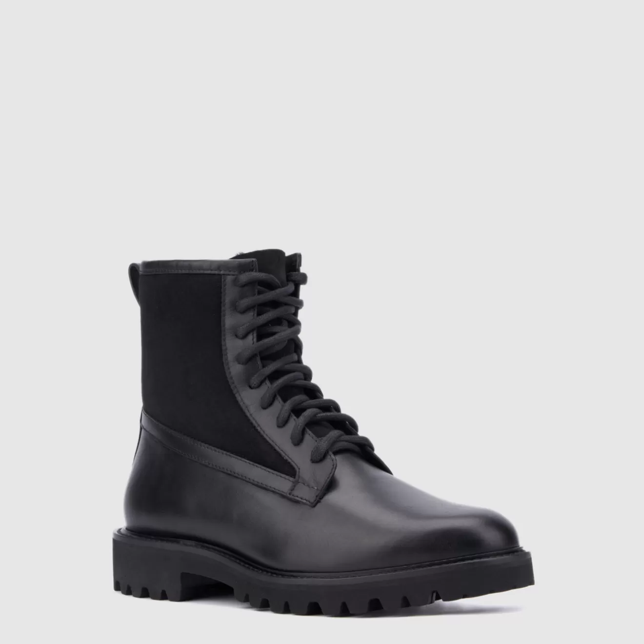 Botas Aquatalia Gitano: Estilo Urbano en Negro con Aire Bohemio