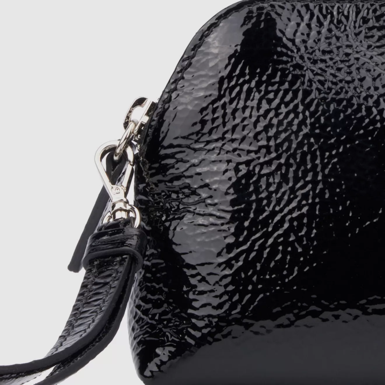 Aquatalia Cartera Elegante con Cremallera - Modelo Mediano en Negro Clásico, Perfecta para el Día a Día y Ocasiones Especiales