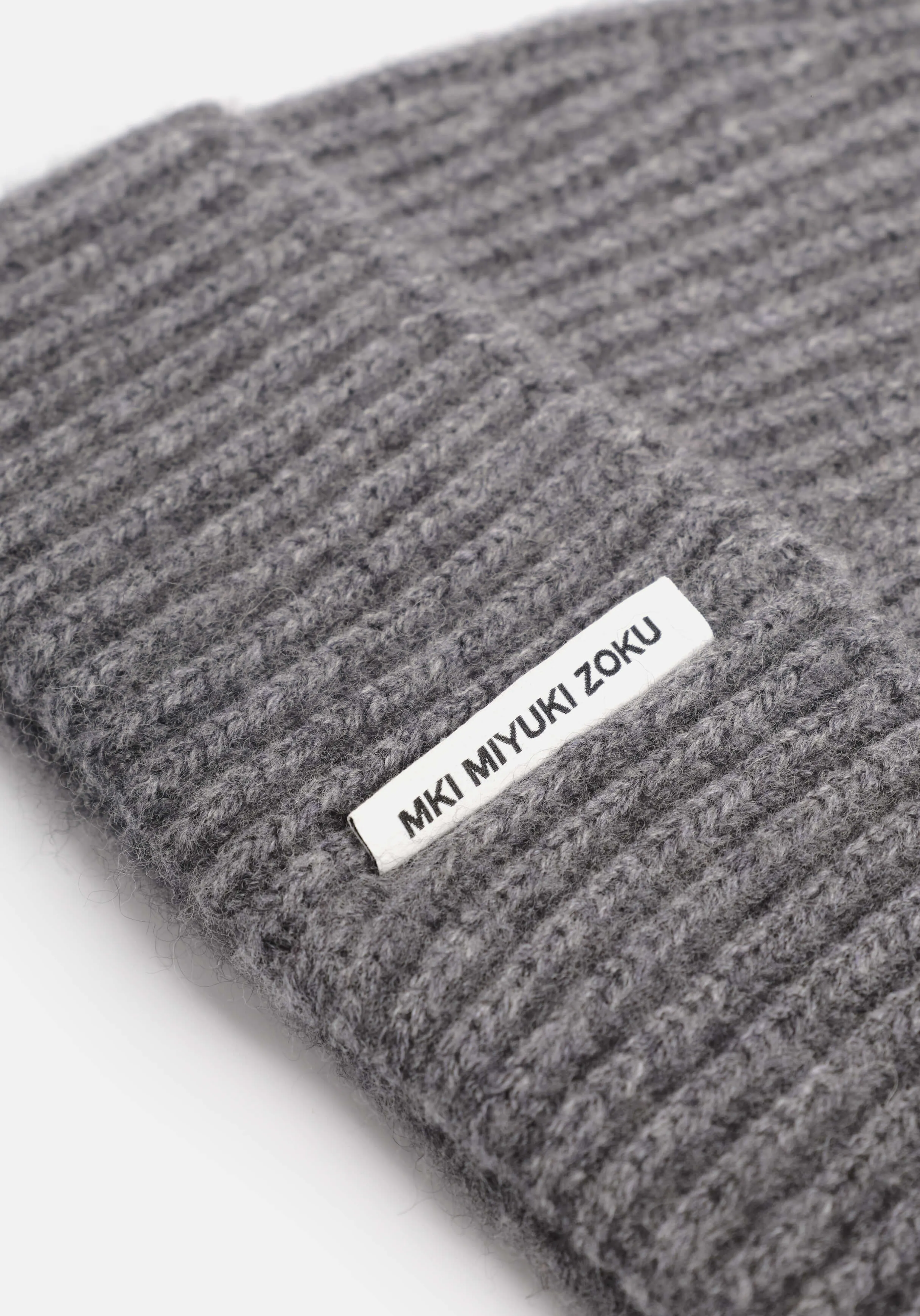 Gorro Urbano Miyuki en Cachemira - Diseño Acanalado para Estilo Diario