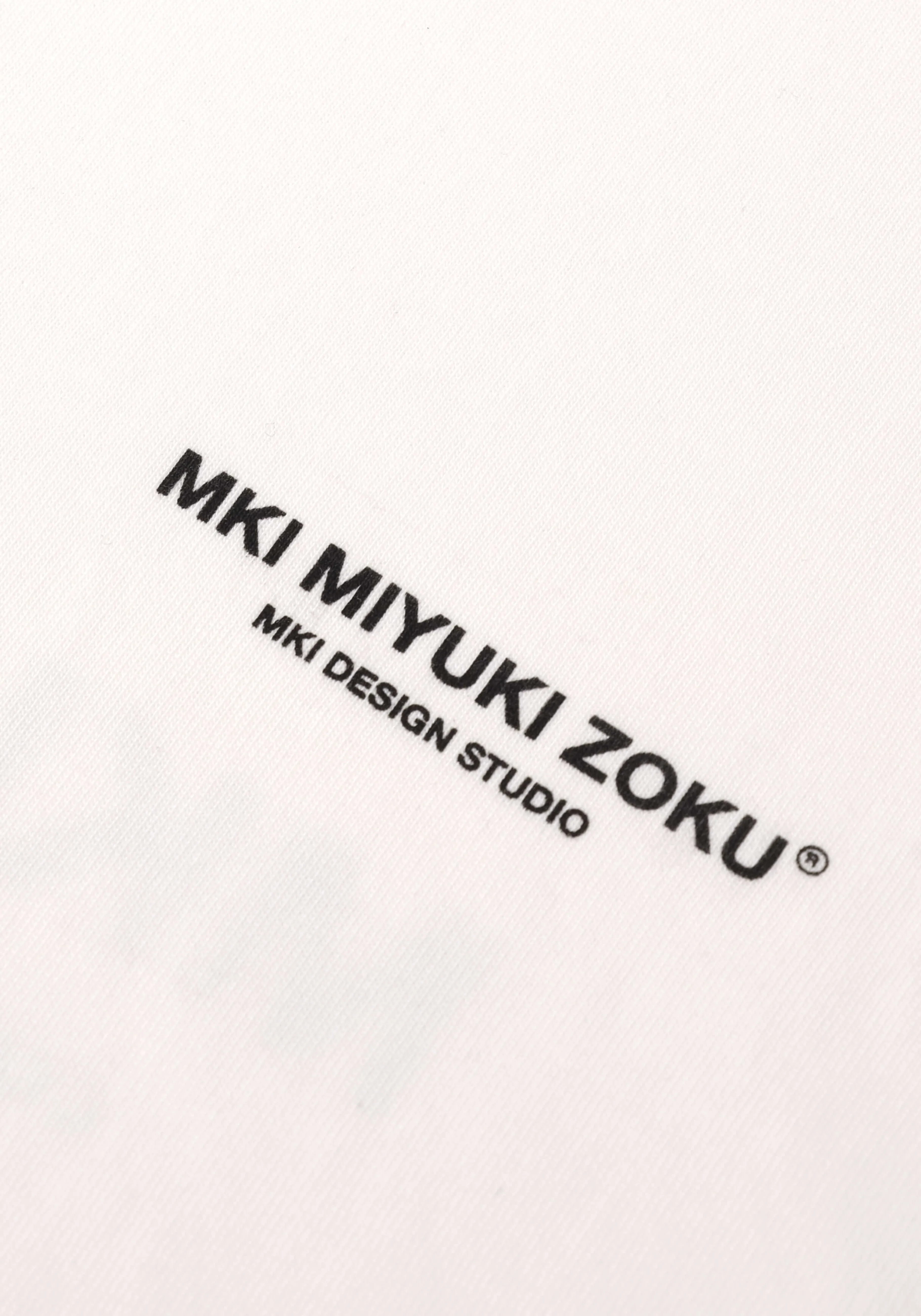 Camiseta Oversized de Manga Larga Miyuki Zoku - Estudio de Diseño MKI · Prenda Urbana en Algodón Premium · Estilo Streetwear Japonés · Colección Otoño/Invierno · Tallas XS a XXL · Combina comodidad y estilo único