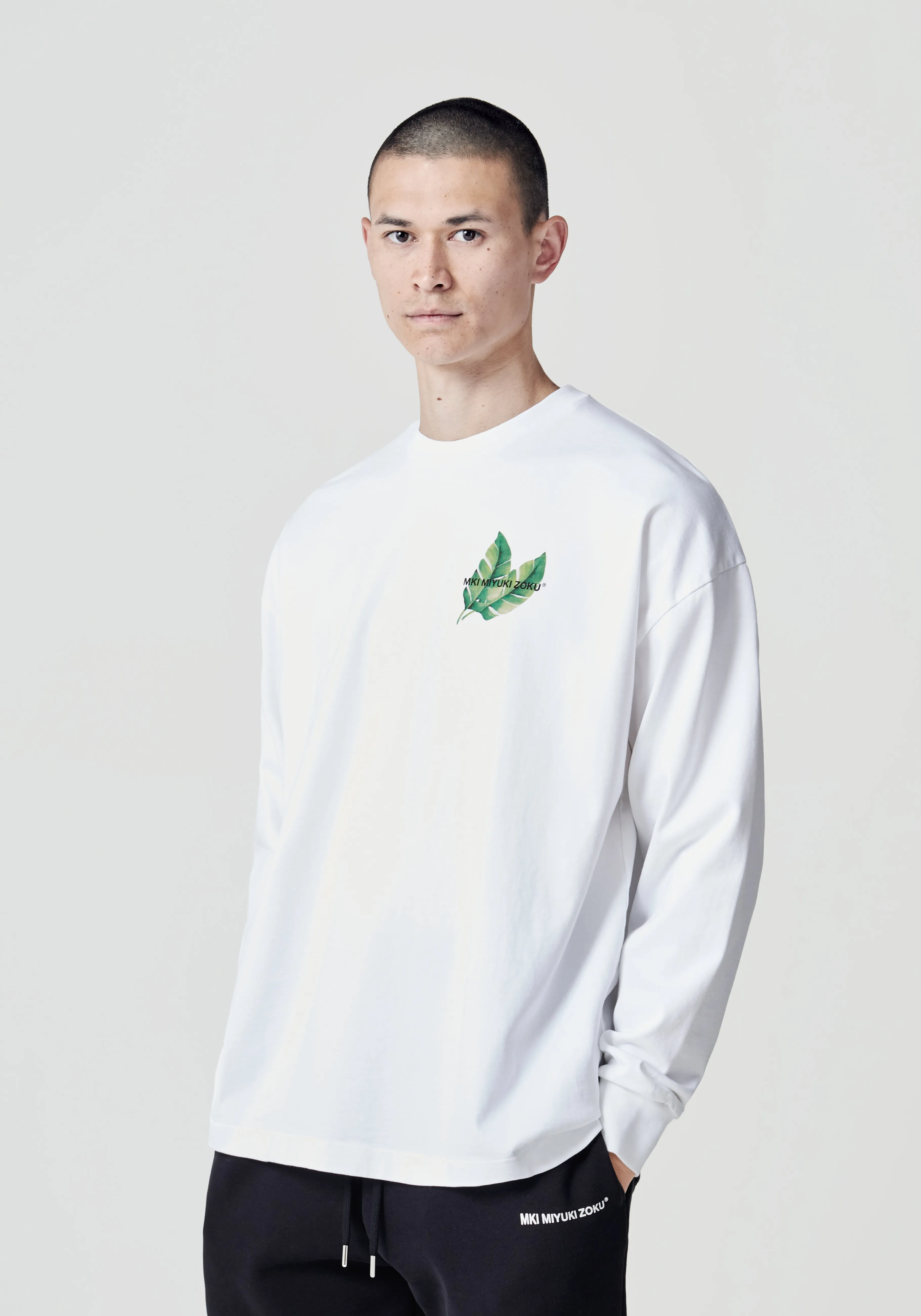 Camiseta Térmica Miyuki Zoku con Estampado Botánico - Manga Larga en Algodón Premium | Colección Otoño-Invierno