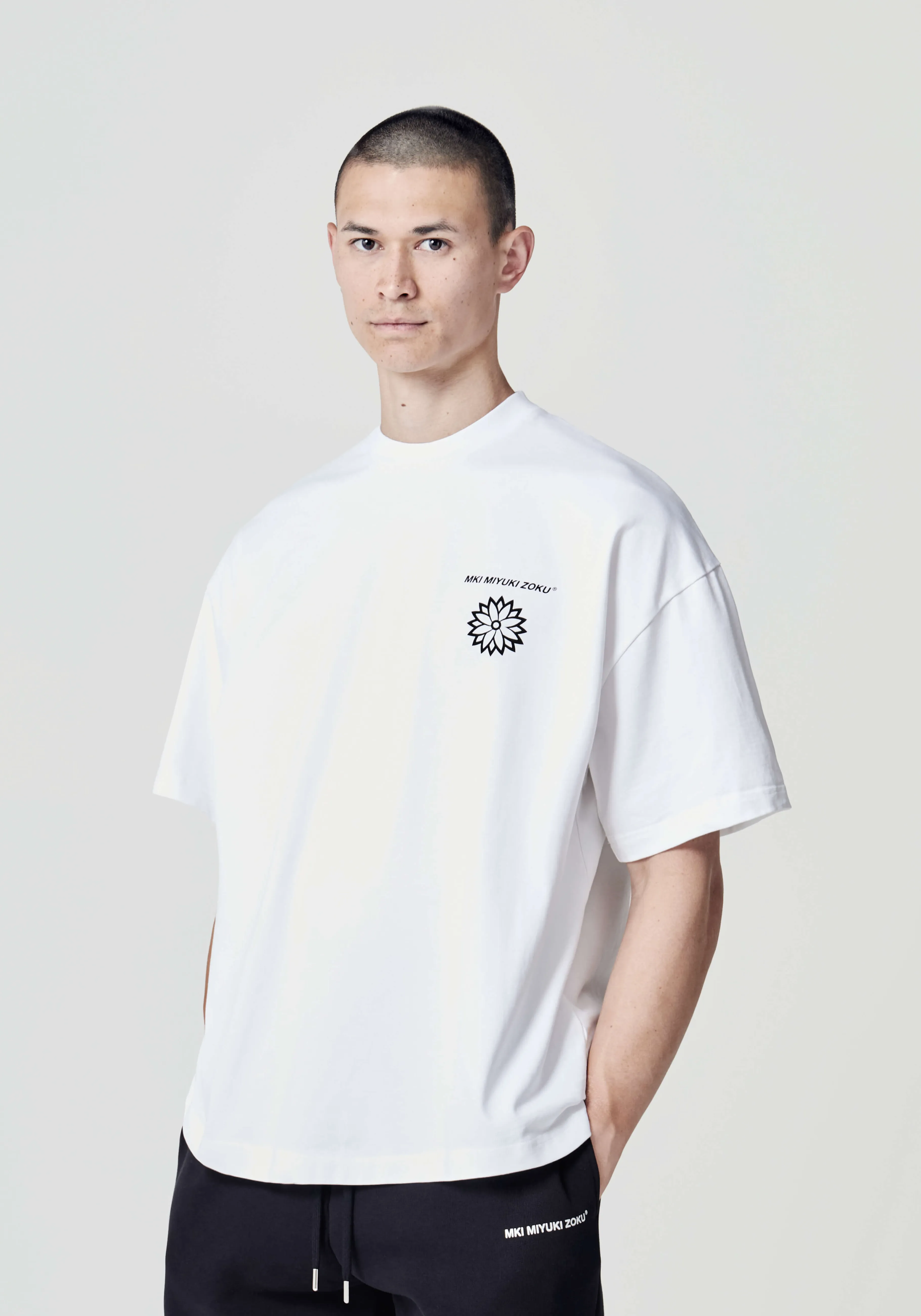 Camiseta estampada Flor de Loto MKI Miyuki Zoku - Diseño exclusivo en algodón premium - Modelos clásicos y oversize para hombre/mujer