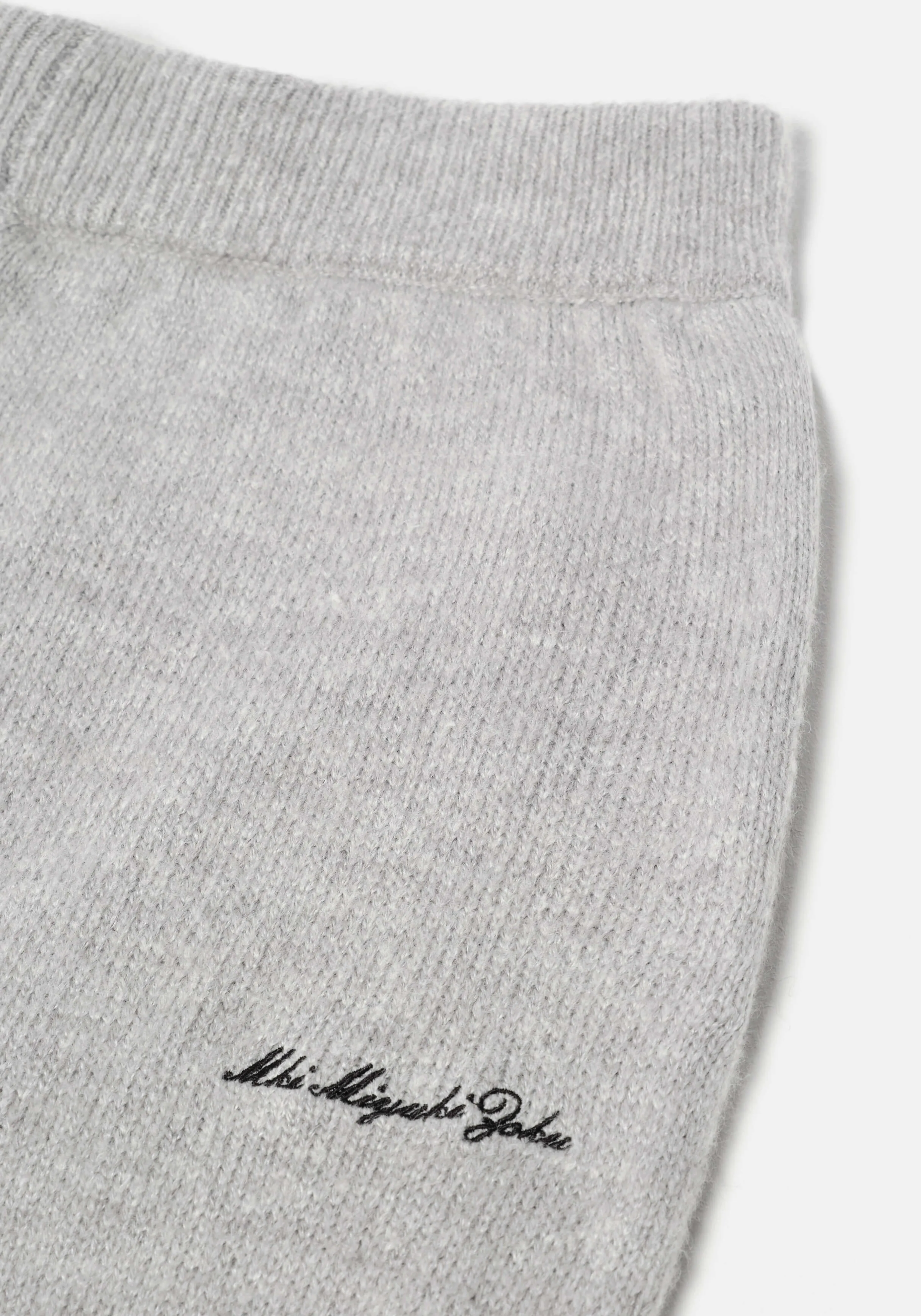 Pantalones urbanos MKI Miyuki Zoku en tejido punto con mezcla de mohair - Modelo cómodo para uso diario