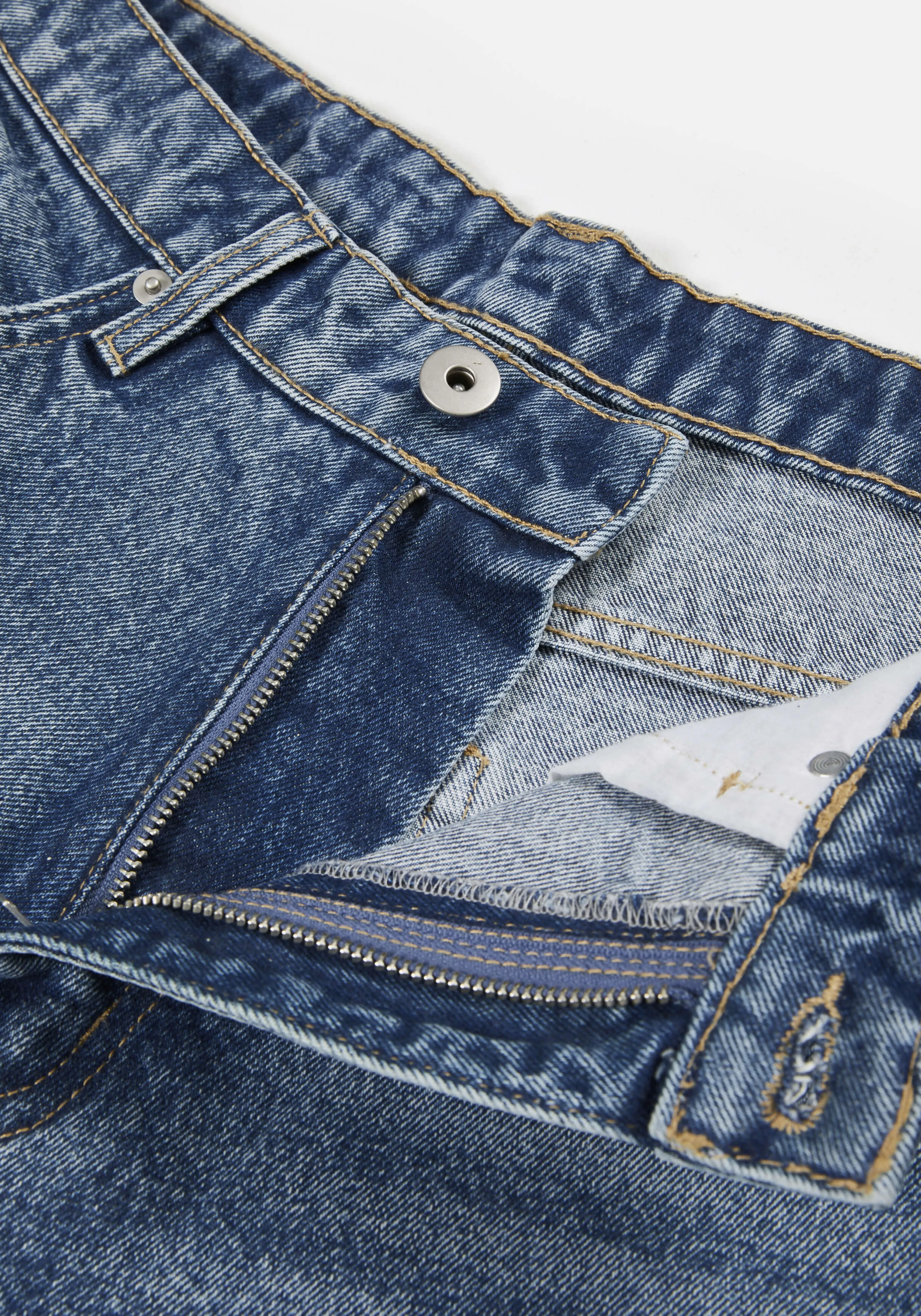 Bermudas Deportivas en Denim de 16 Onzas - Estilo Urbano Cómodo | Pantalones Cortos Tipo Sweat MKI Miyuki Zoku 

(Nota: He conservado elementos esenciales como 