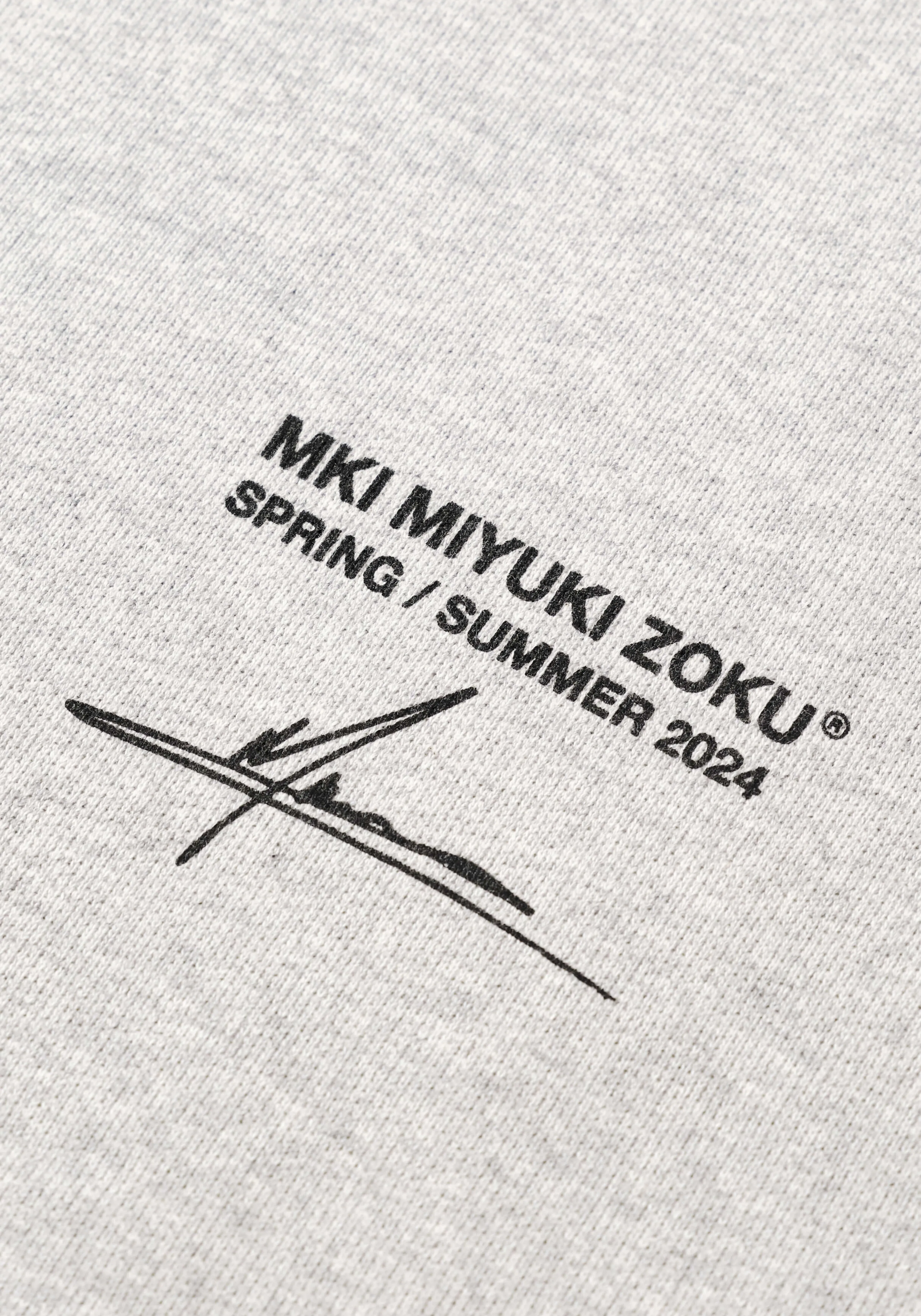 Sudaderas Premium MKI Miyuki Zoku - Estampado Resort con Capucha y Tejido Ultra Cómodo | Colección de Ropa Casual