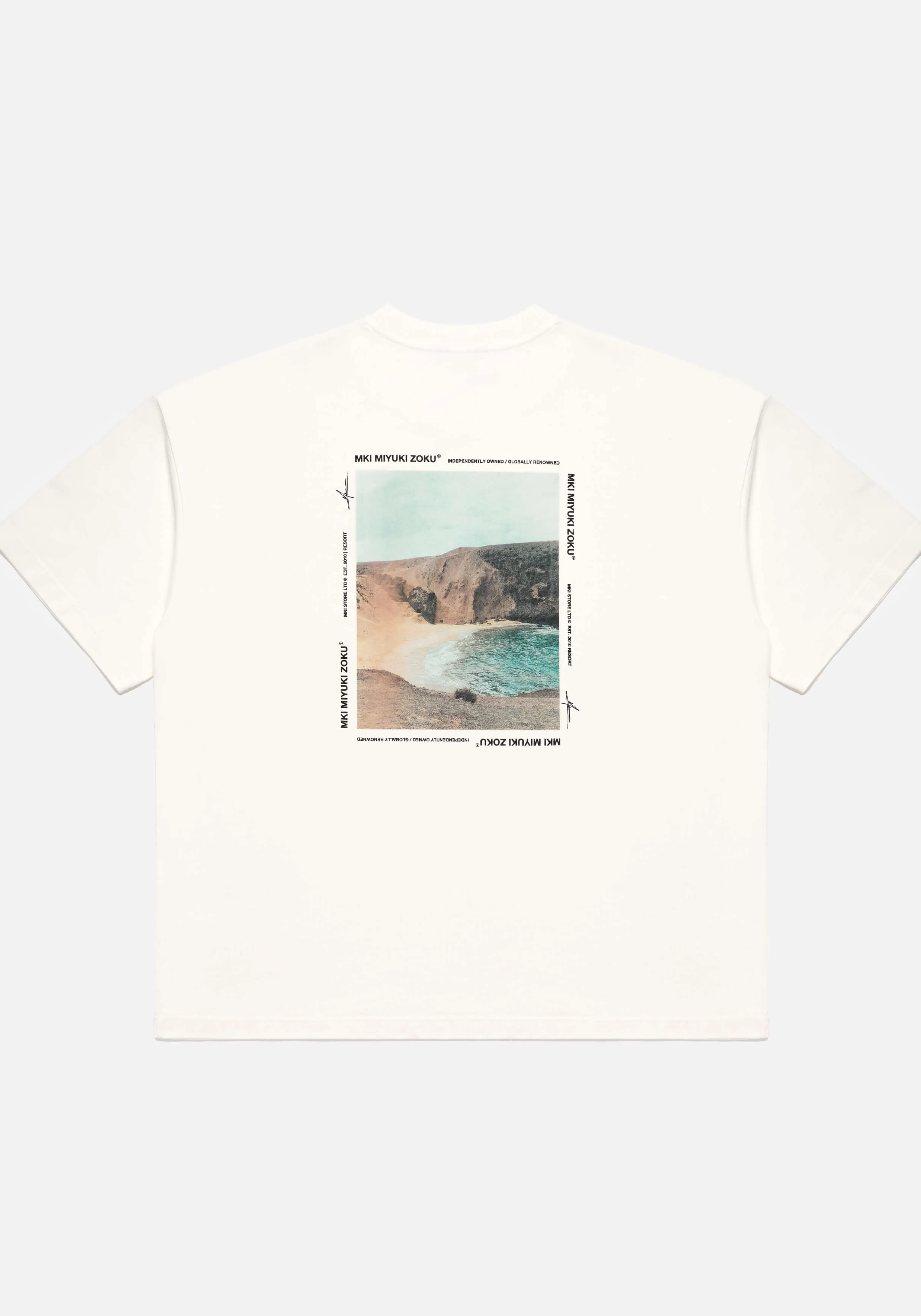 Camiseta Premium MKI Miyuki Zoku - Estampado Resort Veraniego | Colección Moda Playa 2024