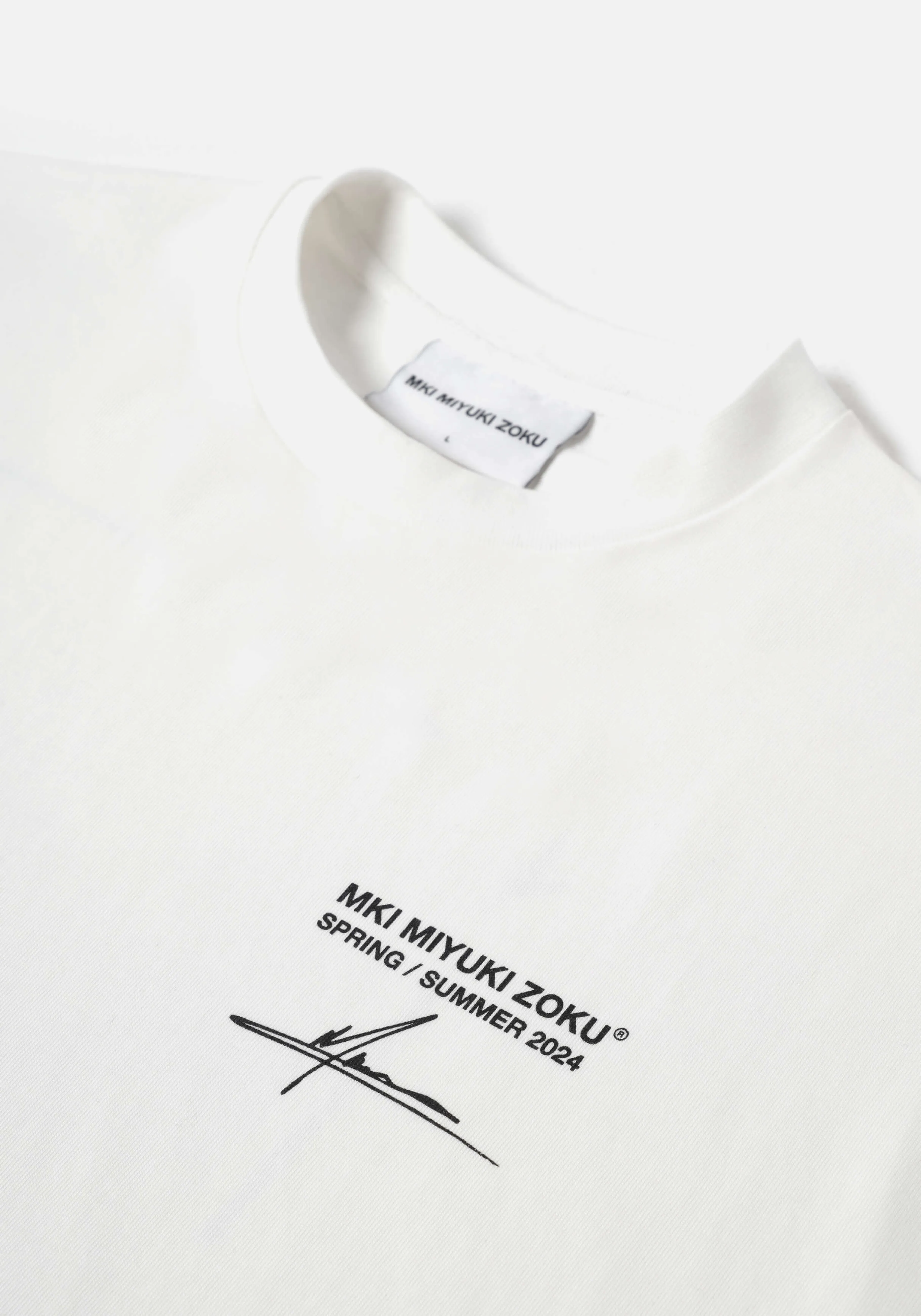 Camiseta Premium MKI Miyuki Zoku - Estampado Resort Veraniego | Colección Moda Playa 2024