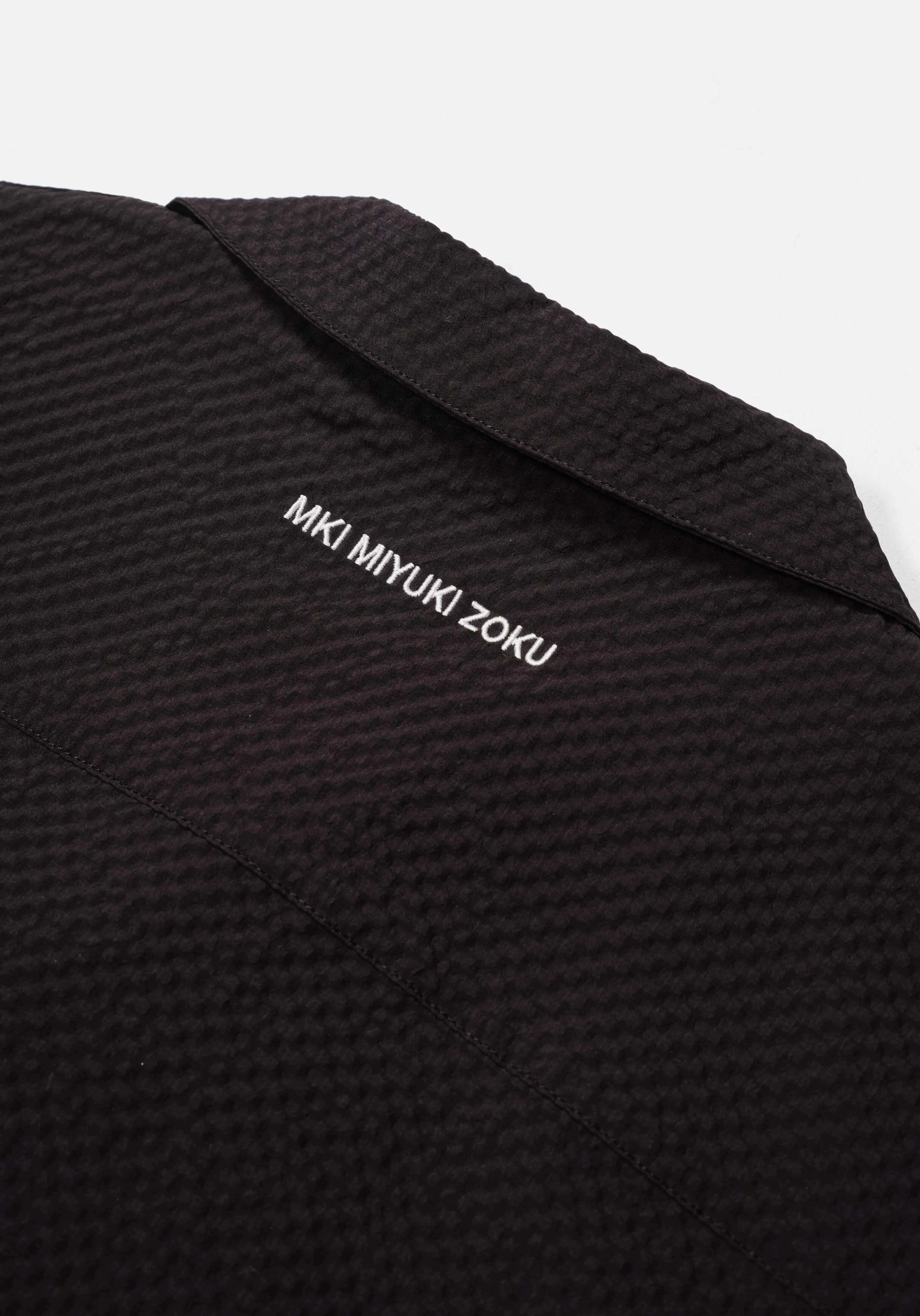 MKI Miyuki Zoku - Camisa Fresca en Seersucker para Viajes, Estilo Casual Veraniego con Máxima Comodidad