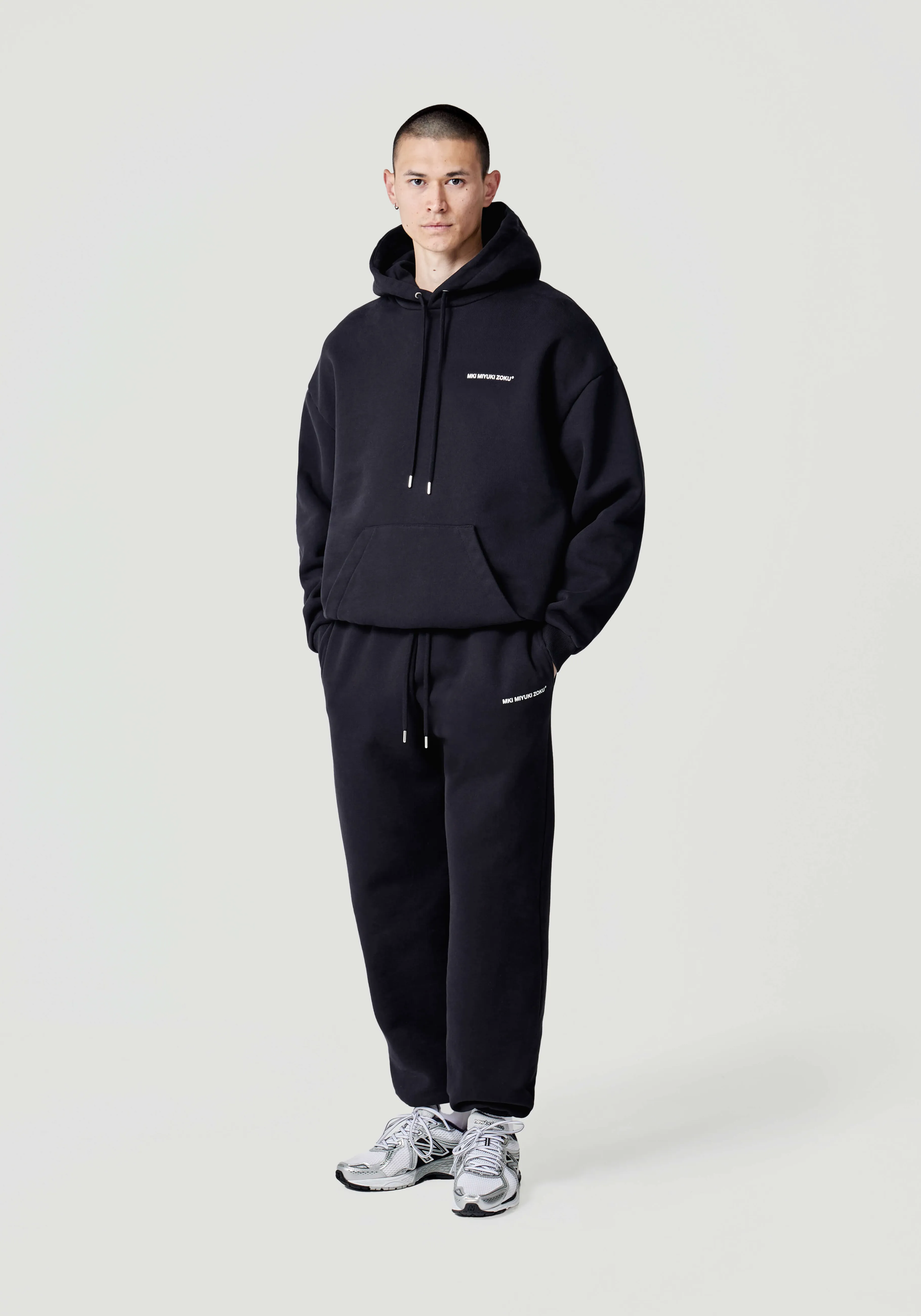 Sudaderas con capucha MKI Miyuki Zoku - Conjuntos deportivos unisex en diseño urbano esencial + Pantalones coordinados de tejido técnico para estilo casual activo