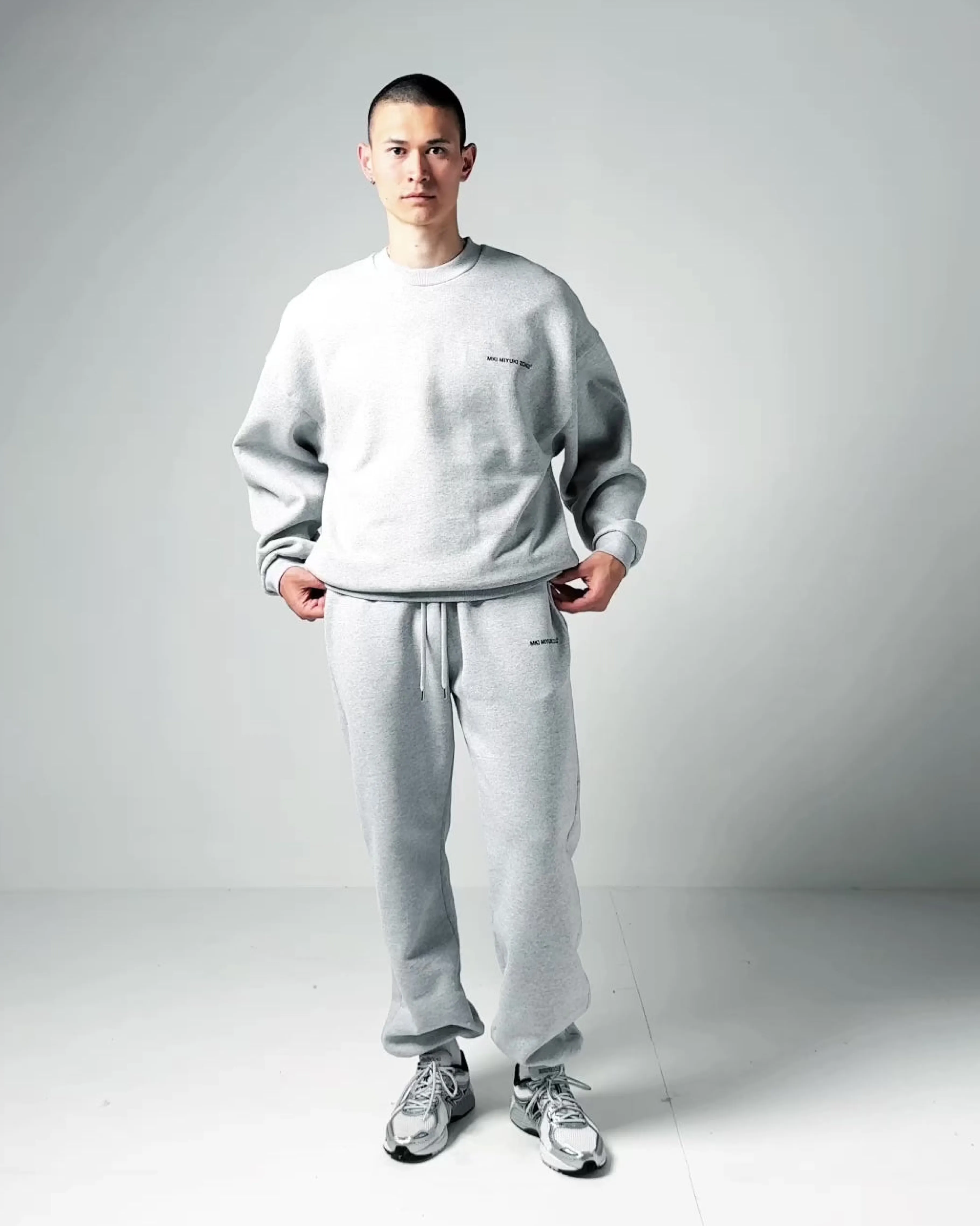 Pantalones Deportivos MKI Miyuki Zoku - Estilo Uniforme Moderno y Cómodo para el Día a Día