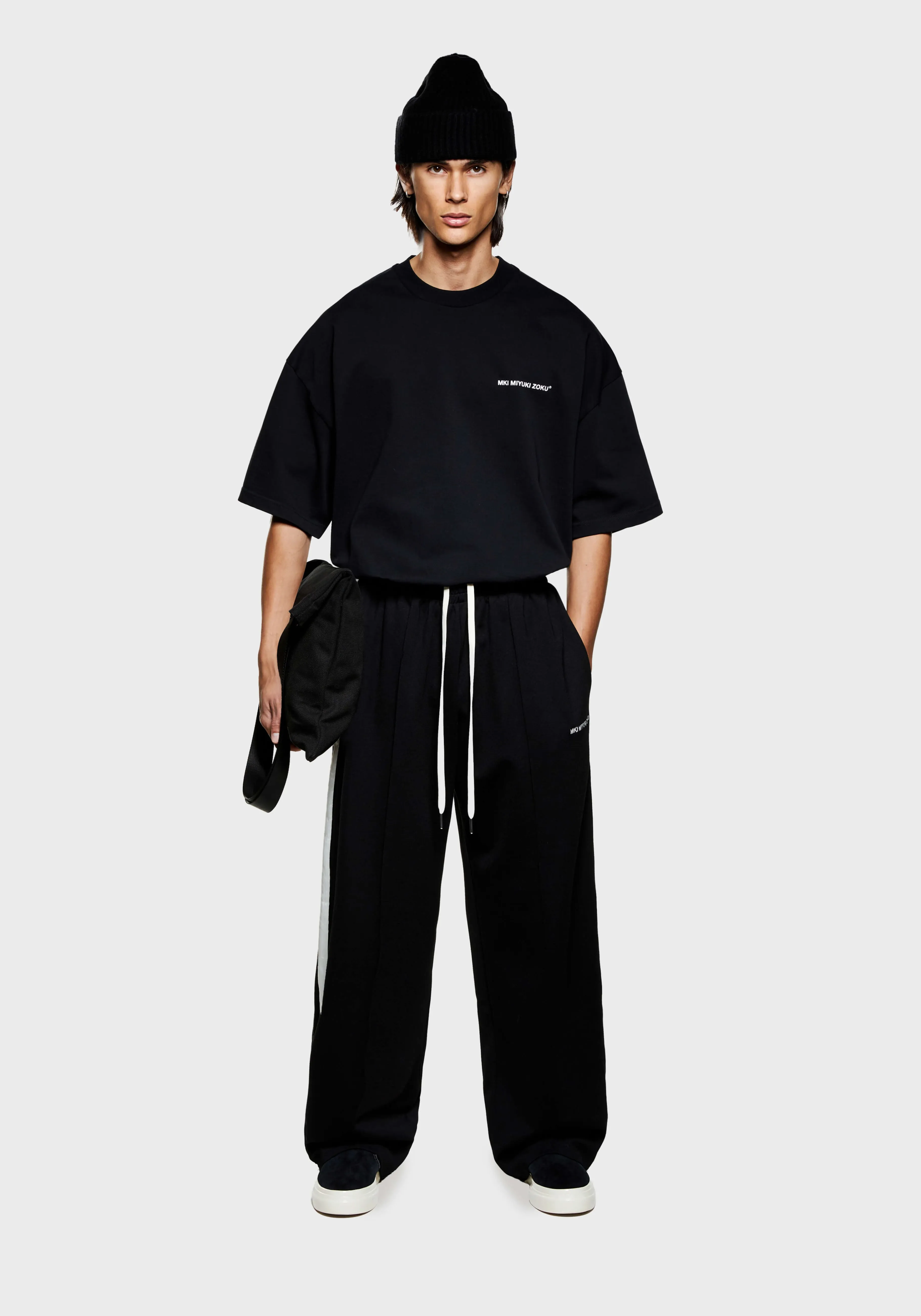 Pantalones Deportivos MKI Miyuki Zoku - Corte Holgado en Poliéster · Ropa Cómoda para Entrenamiento y Uso Diario · Diseño moderno con tejido transpirable · Ideal para looks urbanos y sesiones activas