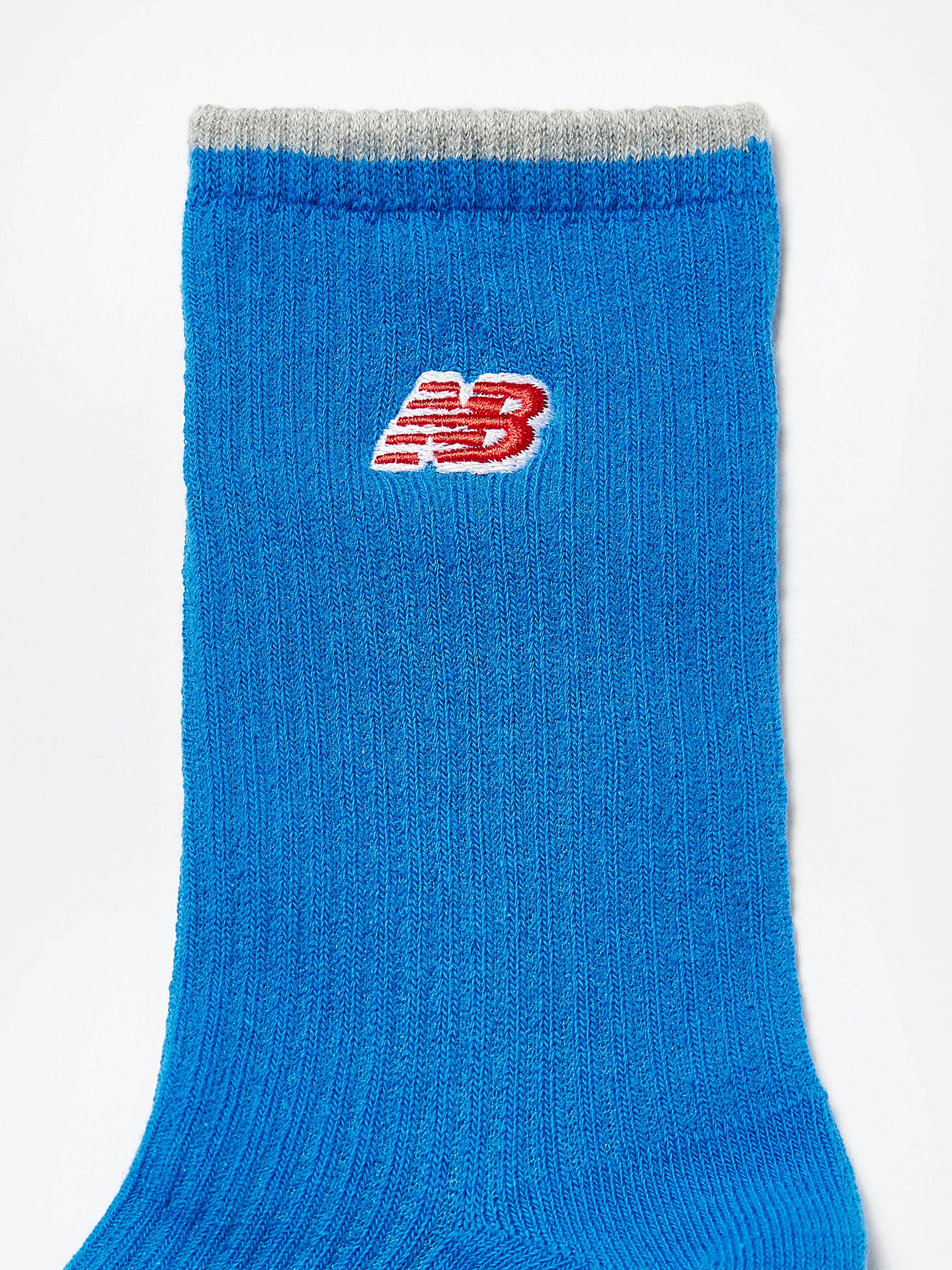 New Balance: Oferta Relámpago en Calcetines Infantiles con Diseño Bordado ¡Últimas Unidades!