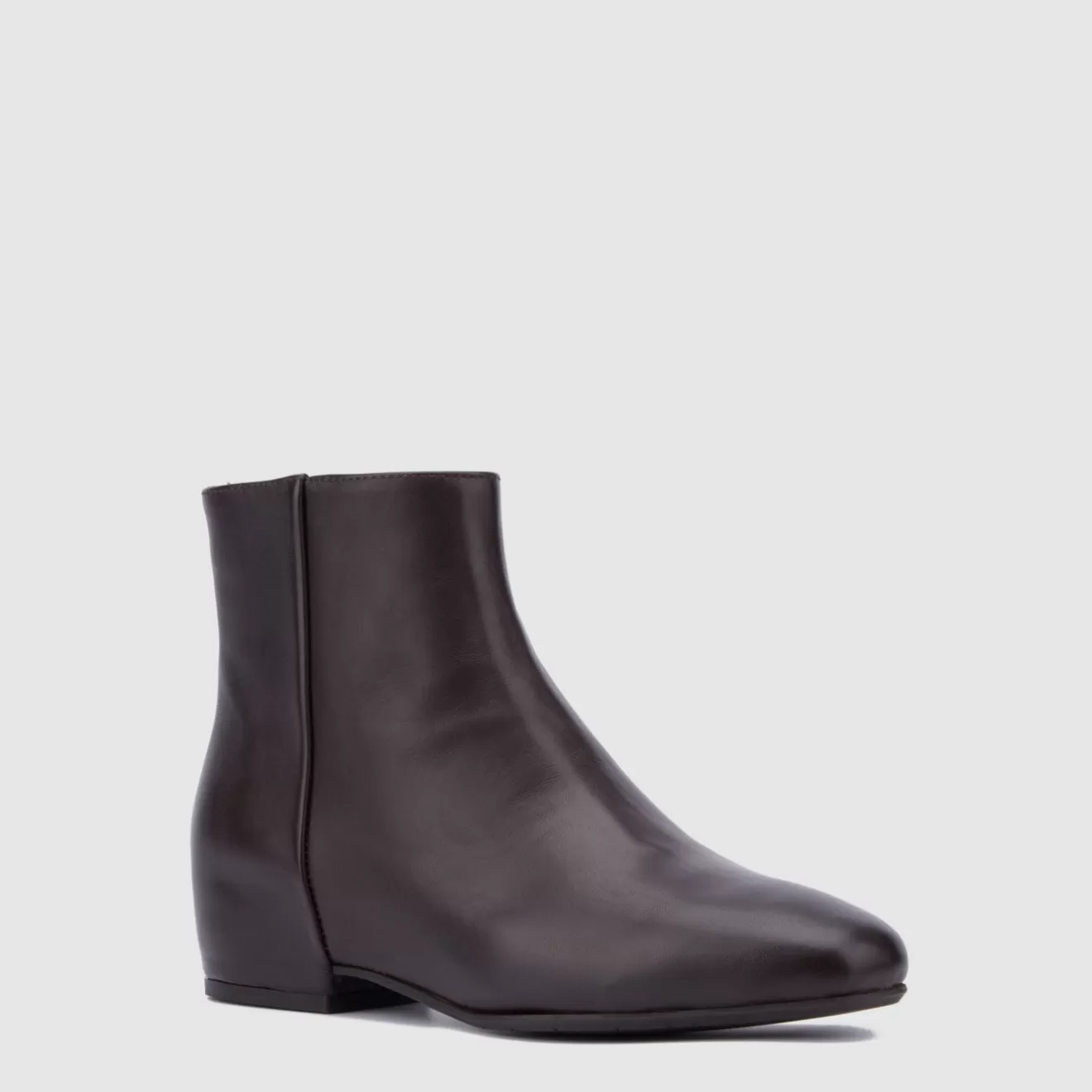 Bota Aquatalia Ulyssaa en Marrón Ébano - Estilo Urbano con Detalles en Cuero Encerado